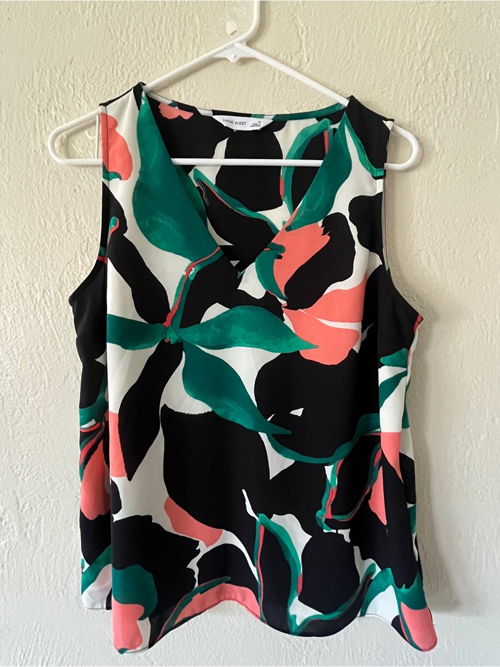 Nine West Black, Coral & Green Floral V-Neck Sleeveless Top